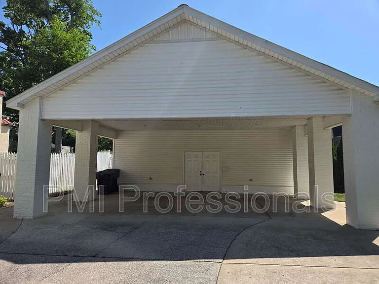 401 E Main St — Photo 27