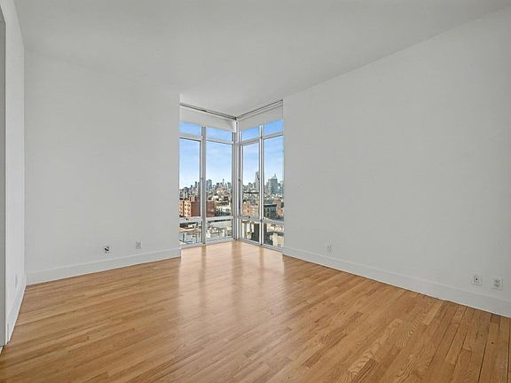 5th image of 185 S 4th St APT 10E