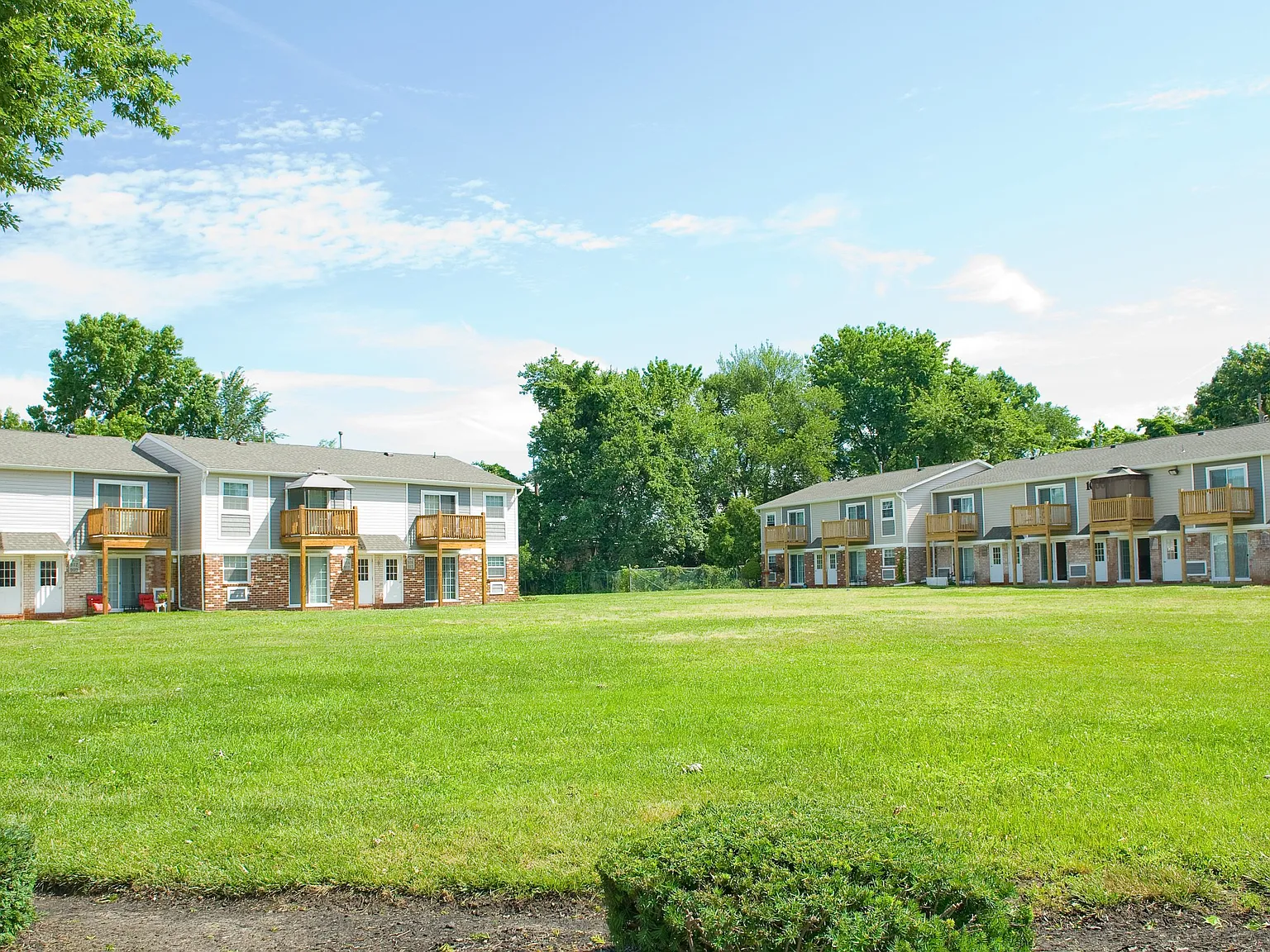 Chestnut Lane Apartments — Photo 2