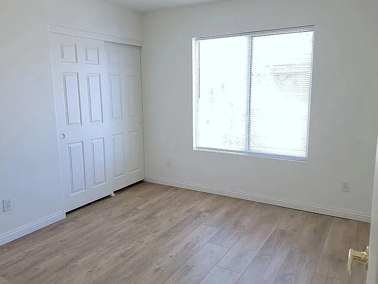 1022 Lone Pine River Ave — Photo 4