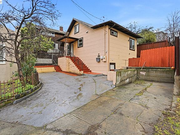 2nd image of 2821 Vallecito Pl