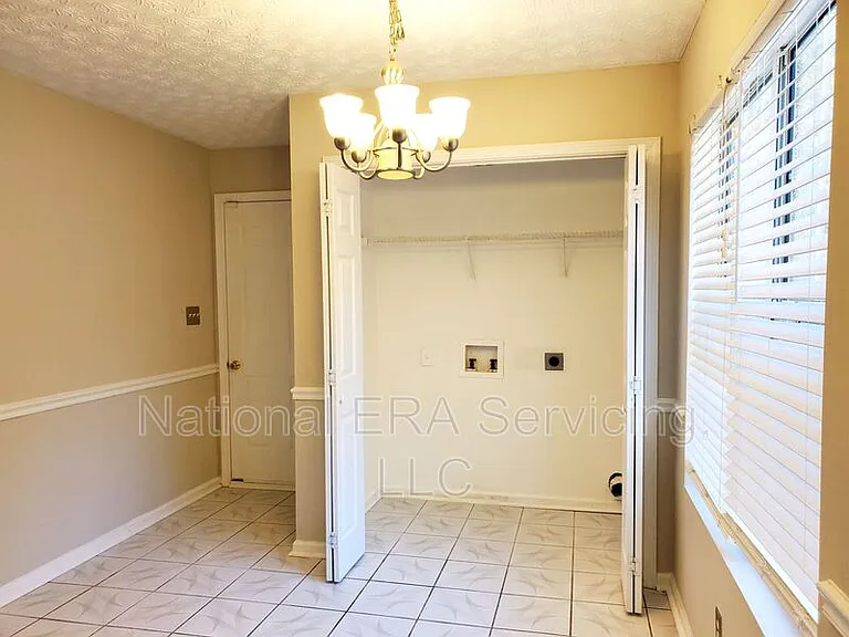 97 Livingston Ln — Photo 6
