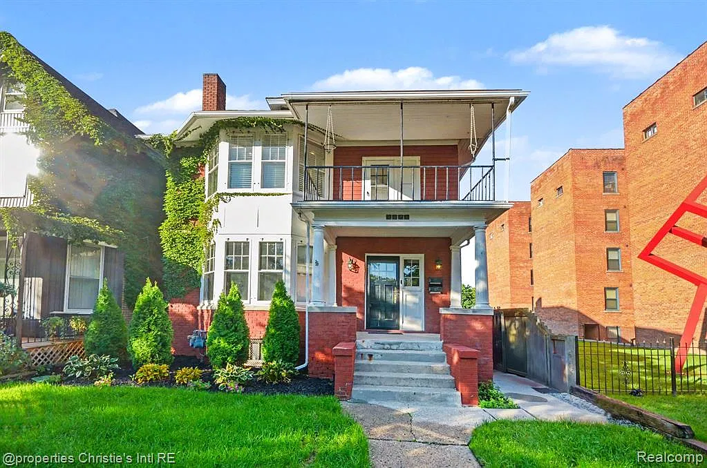 3 bed, 1.0 bath, 1500 sqft, $2,200 — Photo 1