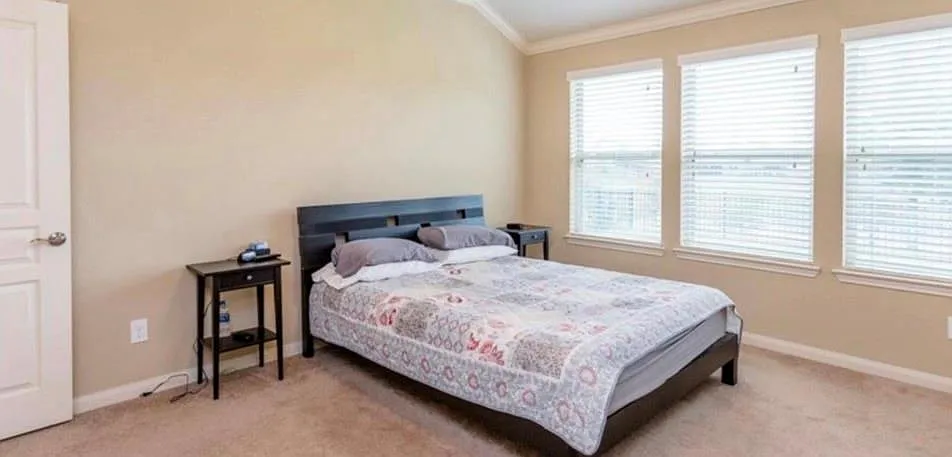 3 bed, 3.0 bath, 2598 sqft, $2,600 — Photo 4