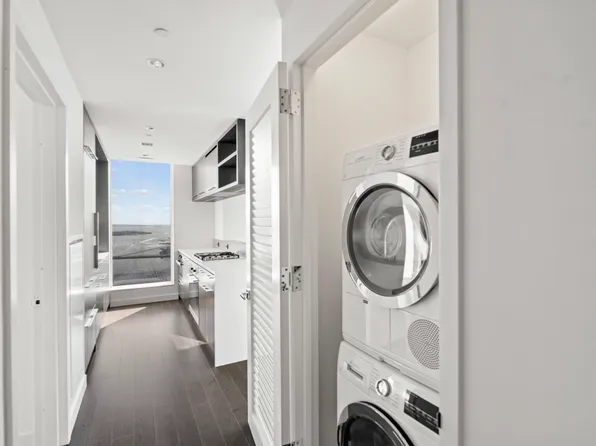 1 Manhattan Square image 15 of 40