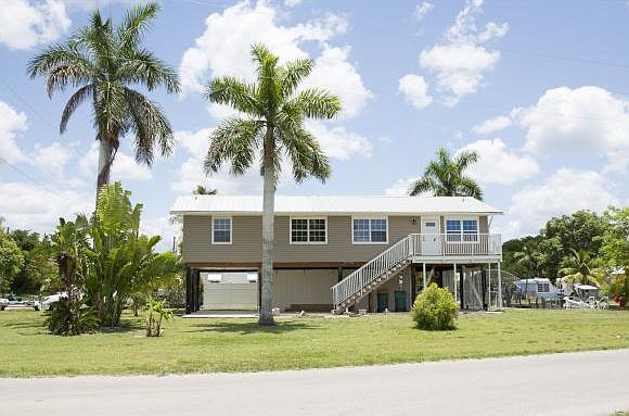 1st image of 554 Coconut Ave
