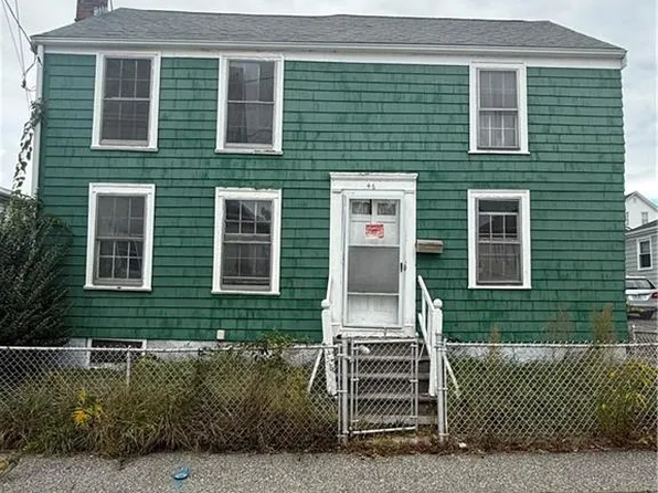 46 Monroe Ave, Bristol, RI 02809
