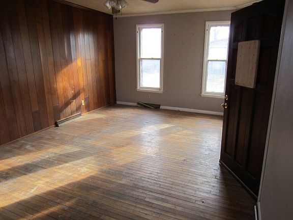 2nd image of 1303 E Scott St