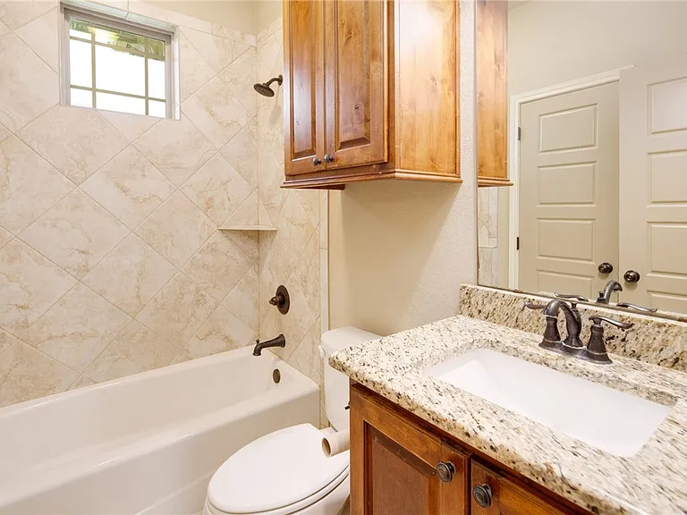 4025 Crestmont Dr — Photo 29