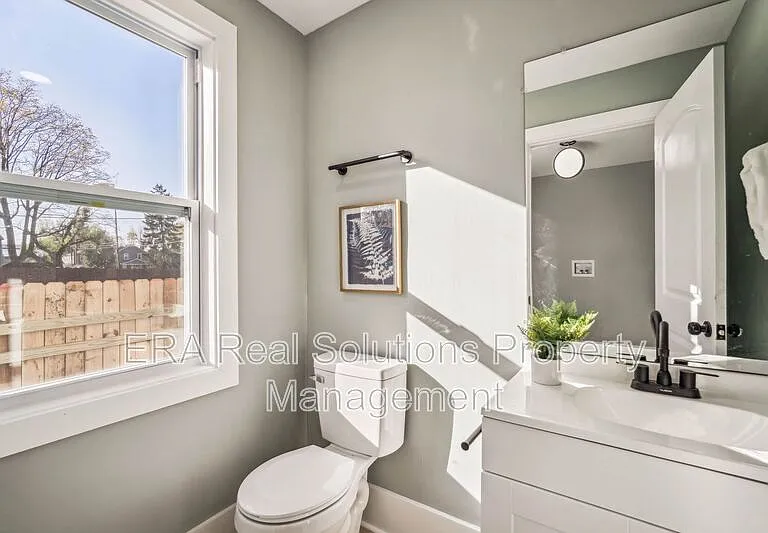 105 Rodgers Ave — Photo 40
