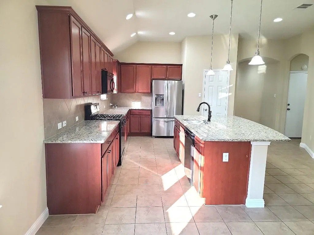 1844 Elaina Loop — Photo 3