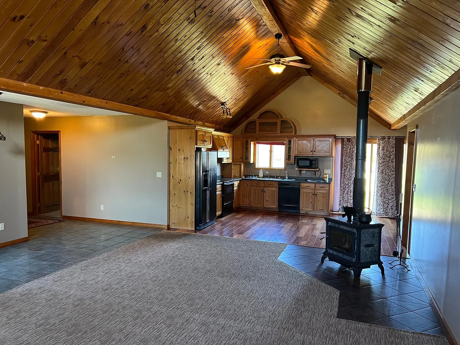 3 bed, 1922 sqft, $1,750 — Photo 1