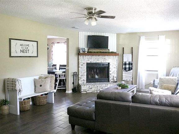 3rd image of 970 Laurel Oaks Ln