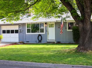 821 Crestbrook Rd, Medford, OR 97504