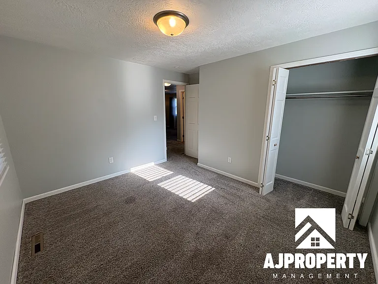 4001 E 20th St — Photo 11