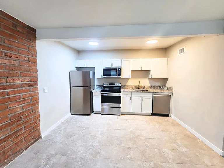 502 E Glenn St #10 — Photo 1
