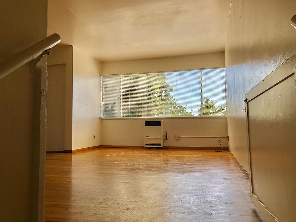 Spacious Living Room (2BR x 1BA)