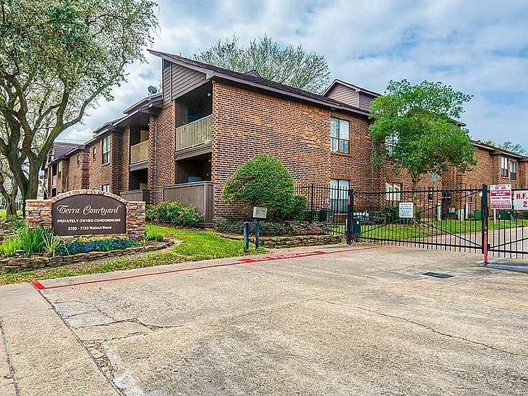 3130 Walnut Bend Ln #402 — Photo 21