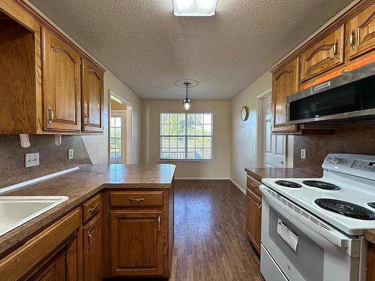 2713 S 87th Dr — Photo 8