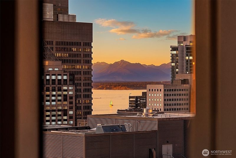 3rd image of 800 Columbia Street #1801