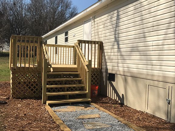 5th image of 105 Cedar Dr