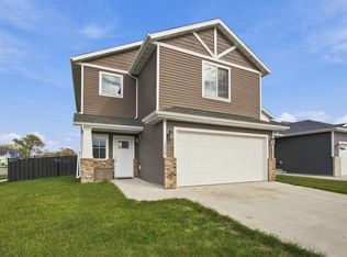 1228 Rachel Dr W, West Fargo, ND 58078