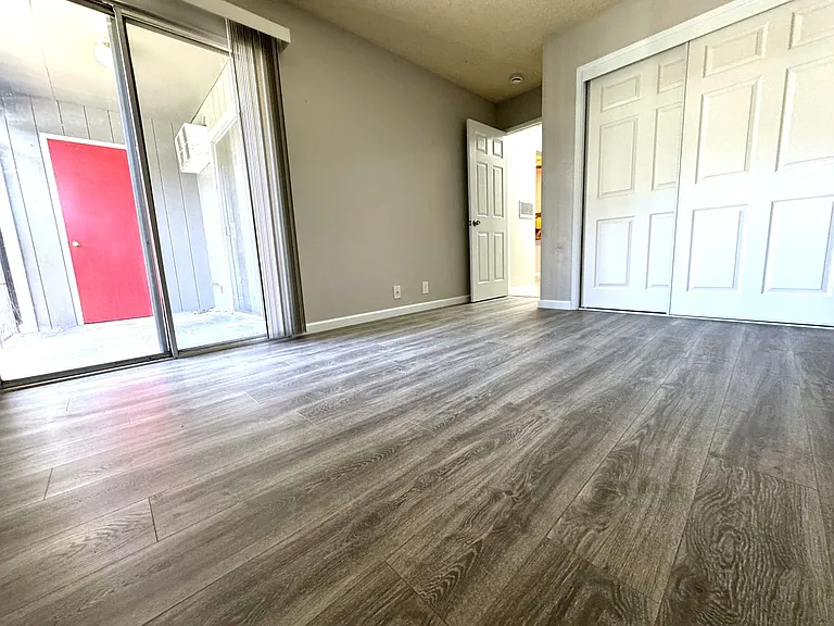 195 E Pacific Ave — Photo 11