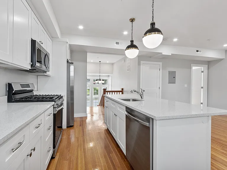 80 South St #6 — Photo 4