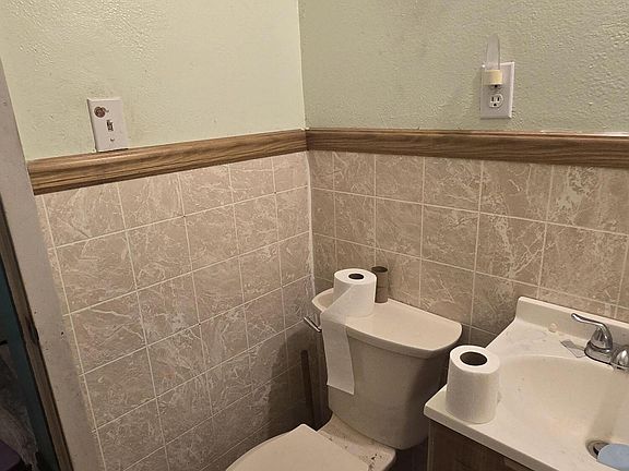 5th image of 1064 Greens Creek Rd