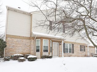 394 Crystal Ridge Dr #0, Crystal Lake, IL 60012