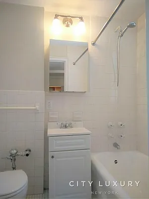 Rented by CITY LUXURY | media 35