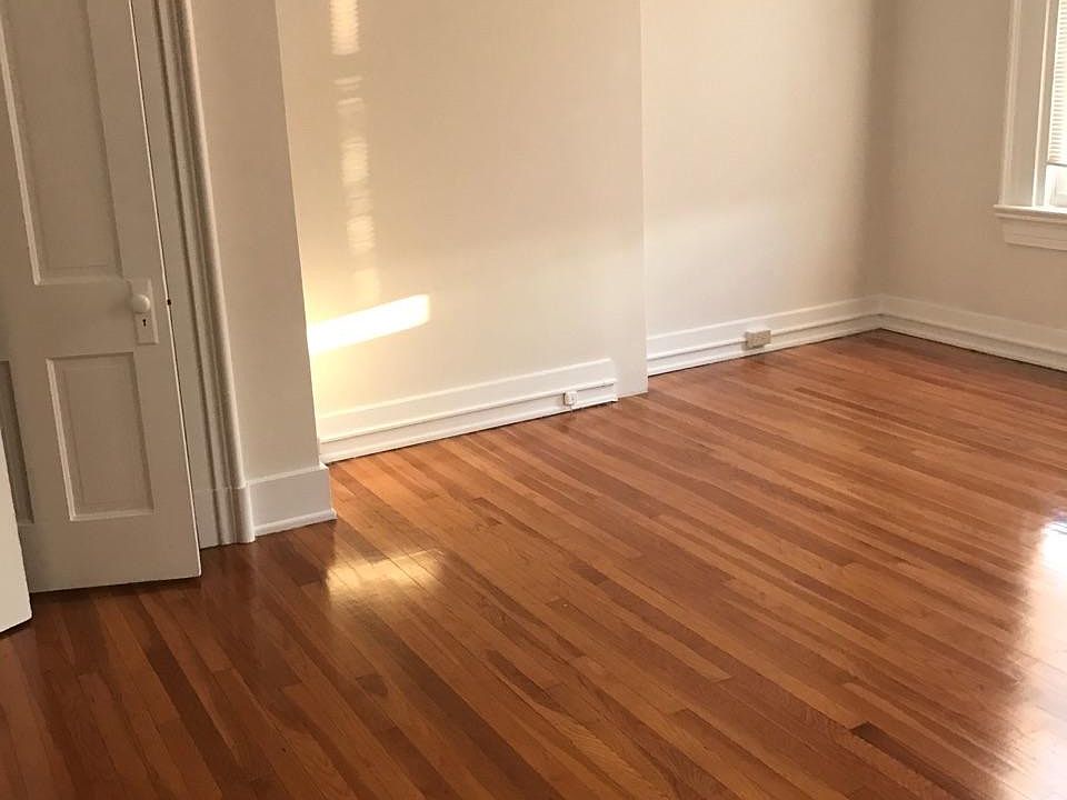 2nd image of 1001 Columbia St #2