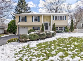 28 Willow Brook Rd, Freehold, NJ 07728