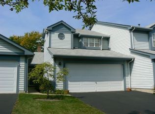 30 Sarahs Grove Ln, Schaumburg, IL 60193