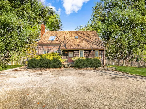 34 Scrimshaw Dr, Southampton, NY 11968