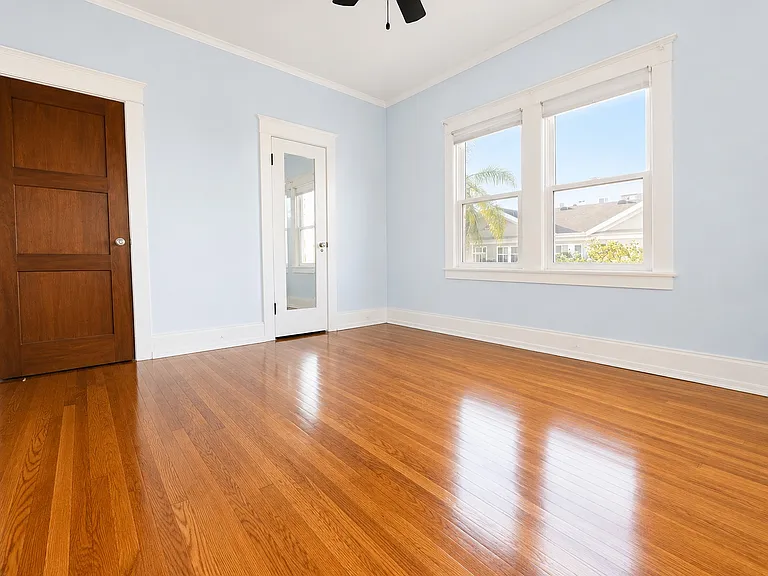 361 S Berendo St — Photo 11