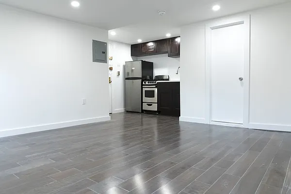 Rented by Kahen Properties | media 23