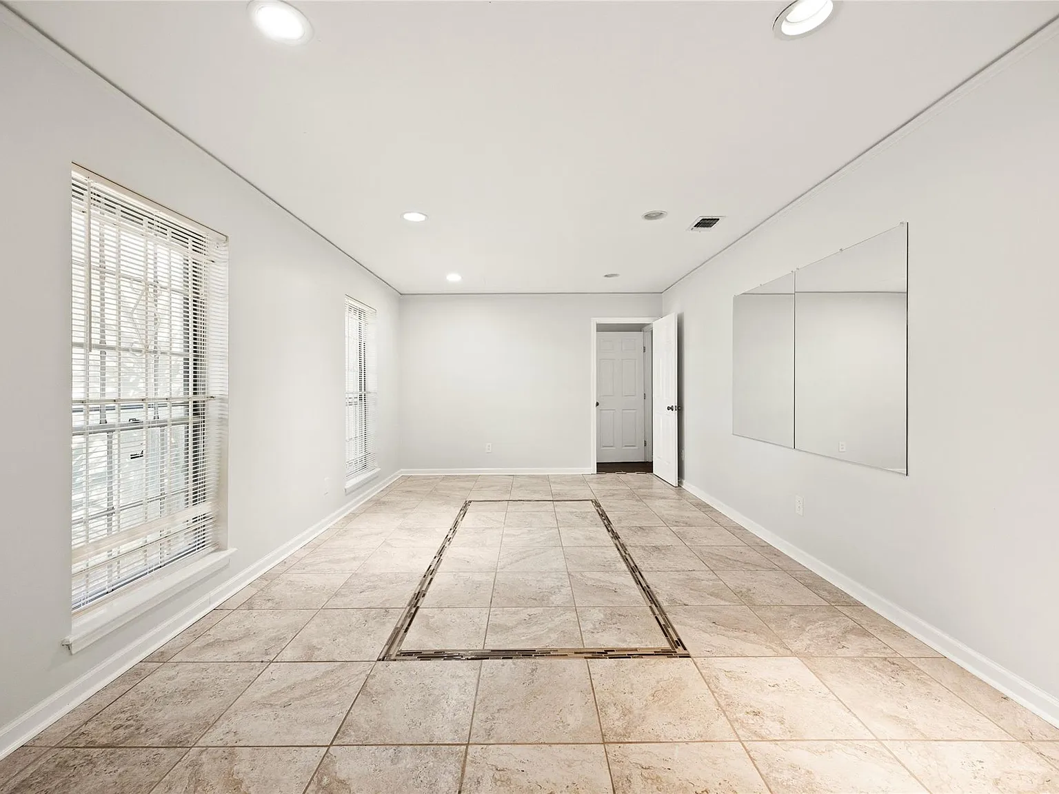 3 bed, 2.5 bath, 2024 sqft, $2,650 — Photo 4