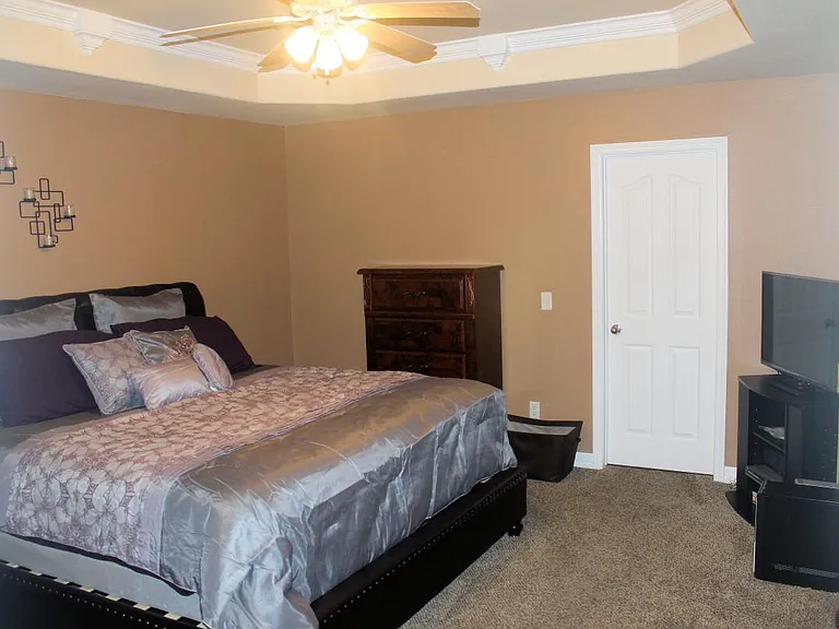 4702 SW Golden Eagle Ave — Photo 18