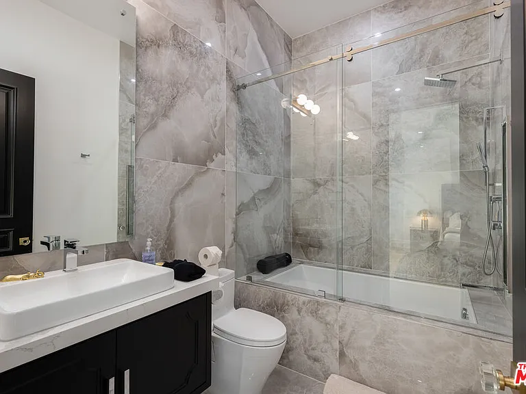 806 N Gardner St — Photo 42