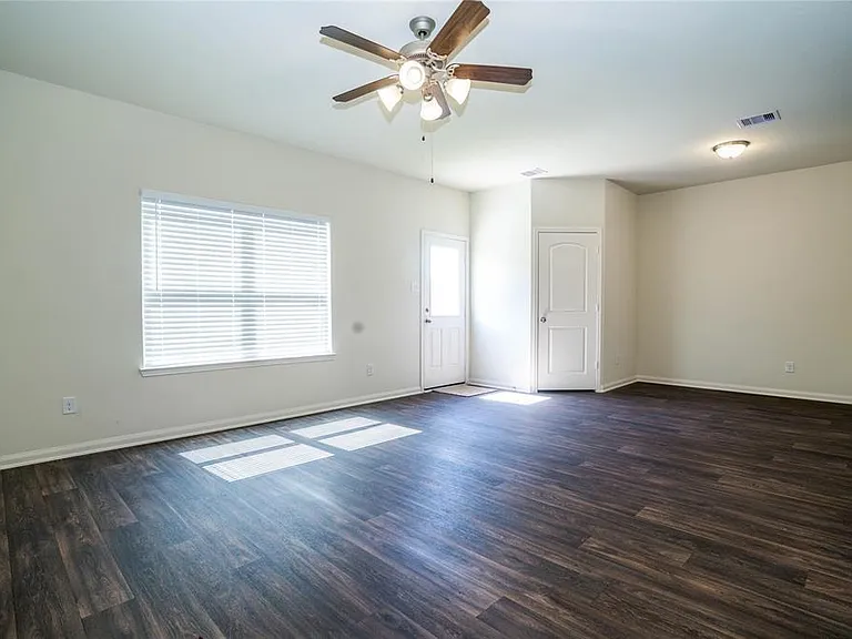 208 Autumn Berry Ln — Photo 14