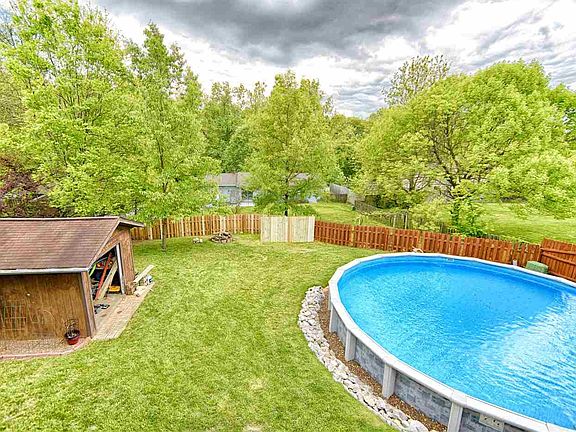 3rd image of 6899 Oakmont Ct