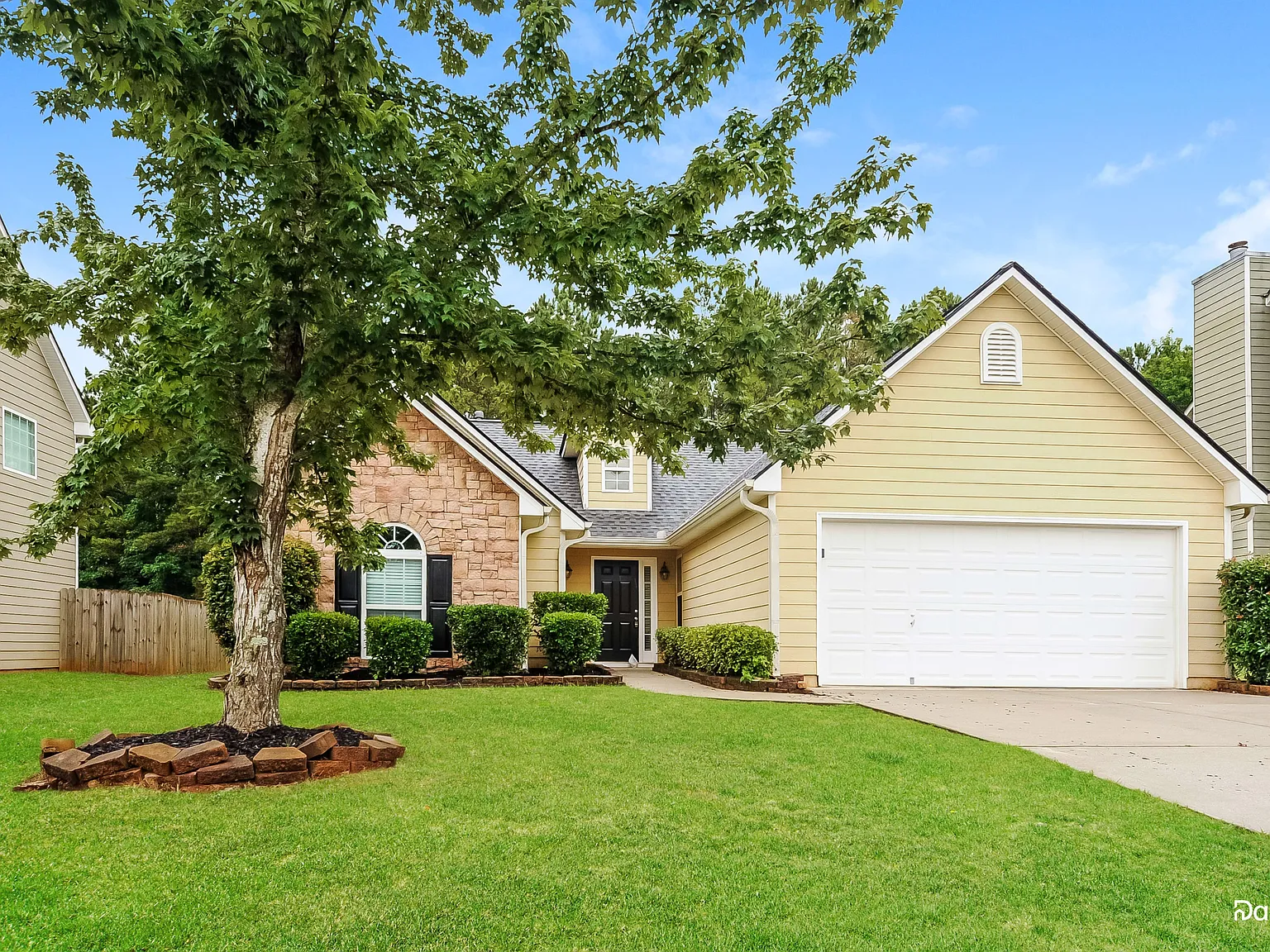 3 bed, 2.0 bath, 1462 sqft, $1,895 — Photo 1