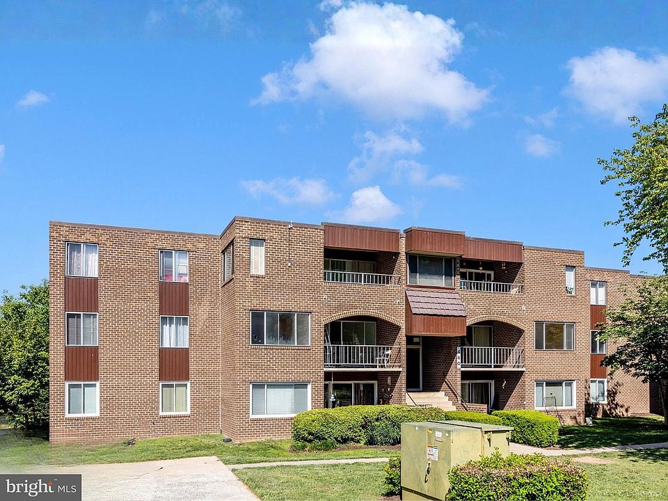 1st image of 460 Girard St APT 204