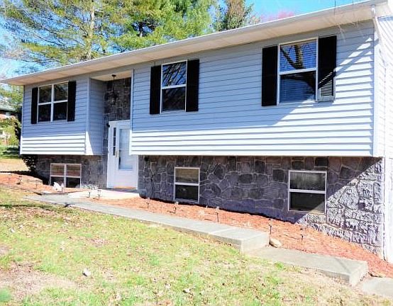 2nd image of 145 Rosewood Ln