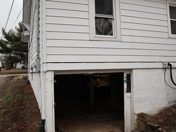 4th image of 145 Lyons Dr
