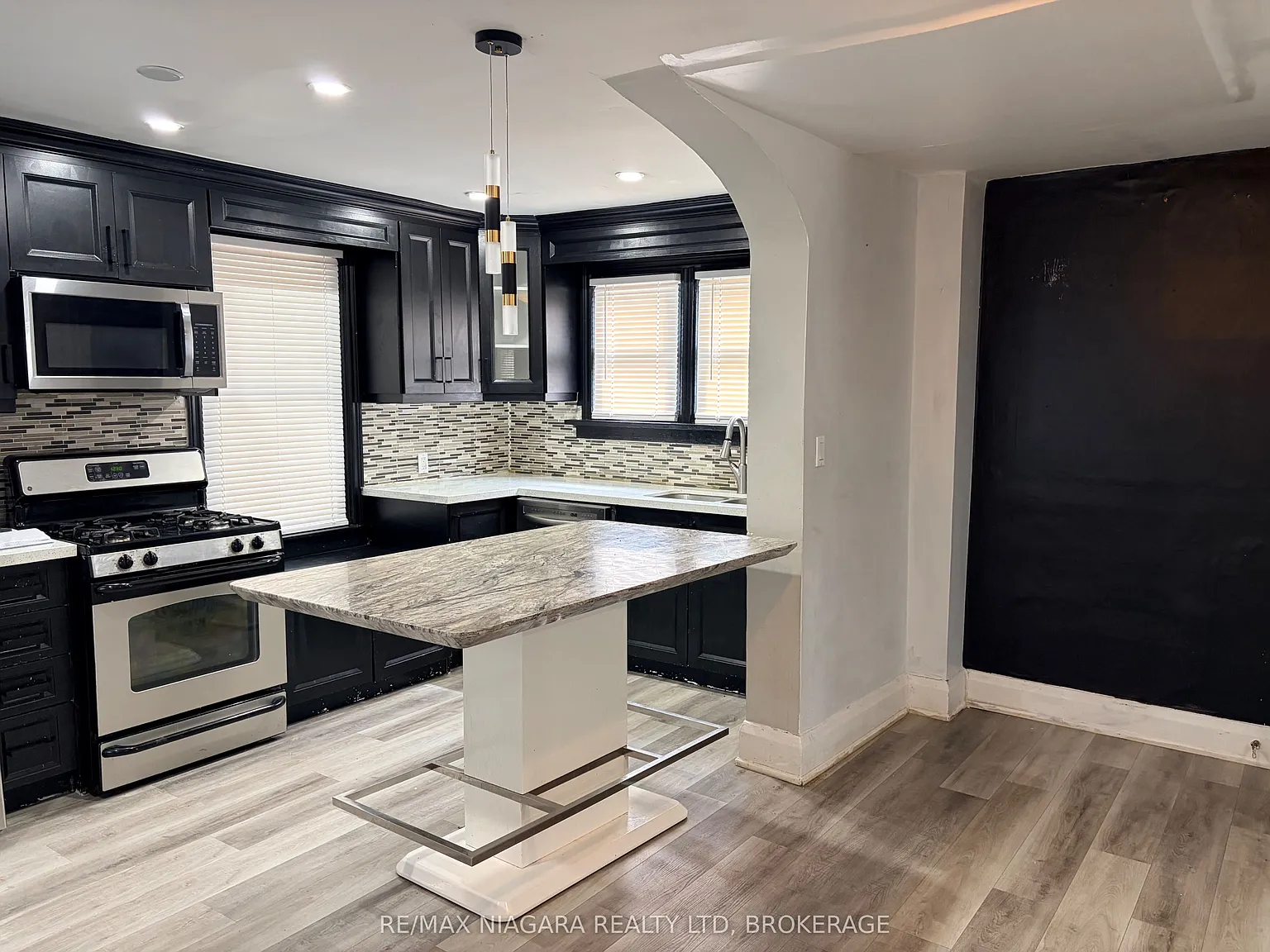 3 bed, $2,400 — Photo 2
