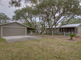 903 N Kossuth St, Rockport, TX 78382