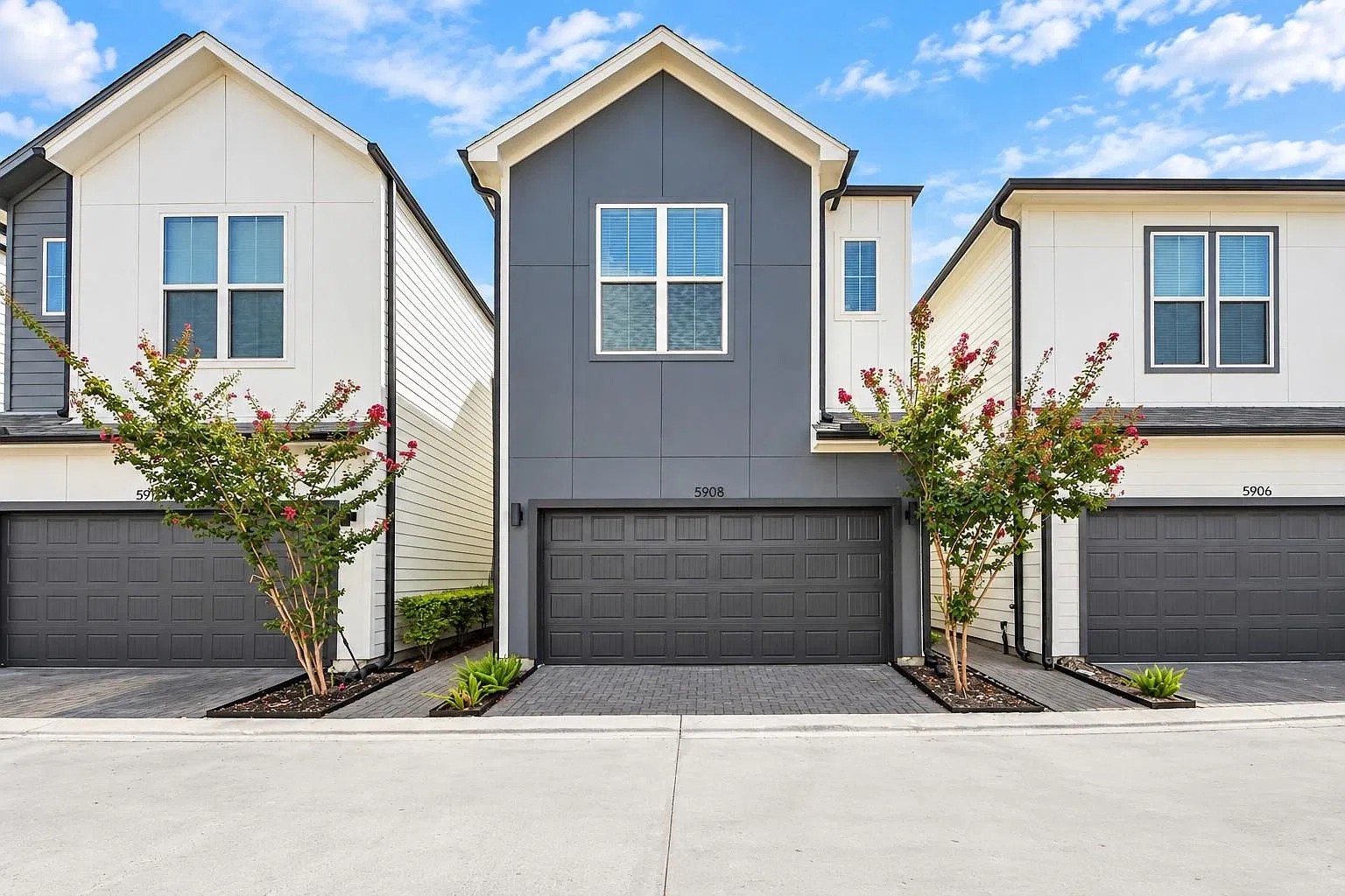 3 bed, 2.5 bath, 1620 sqft, $2,195 — Photo 1