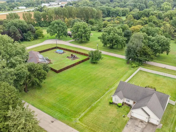 36 Donelda Ln, Rockford, IL 61102